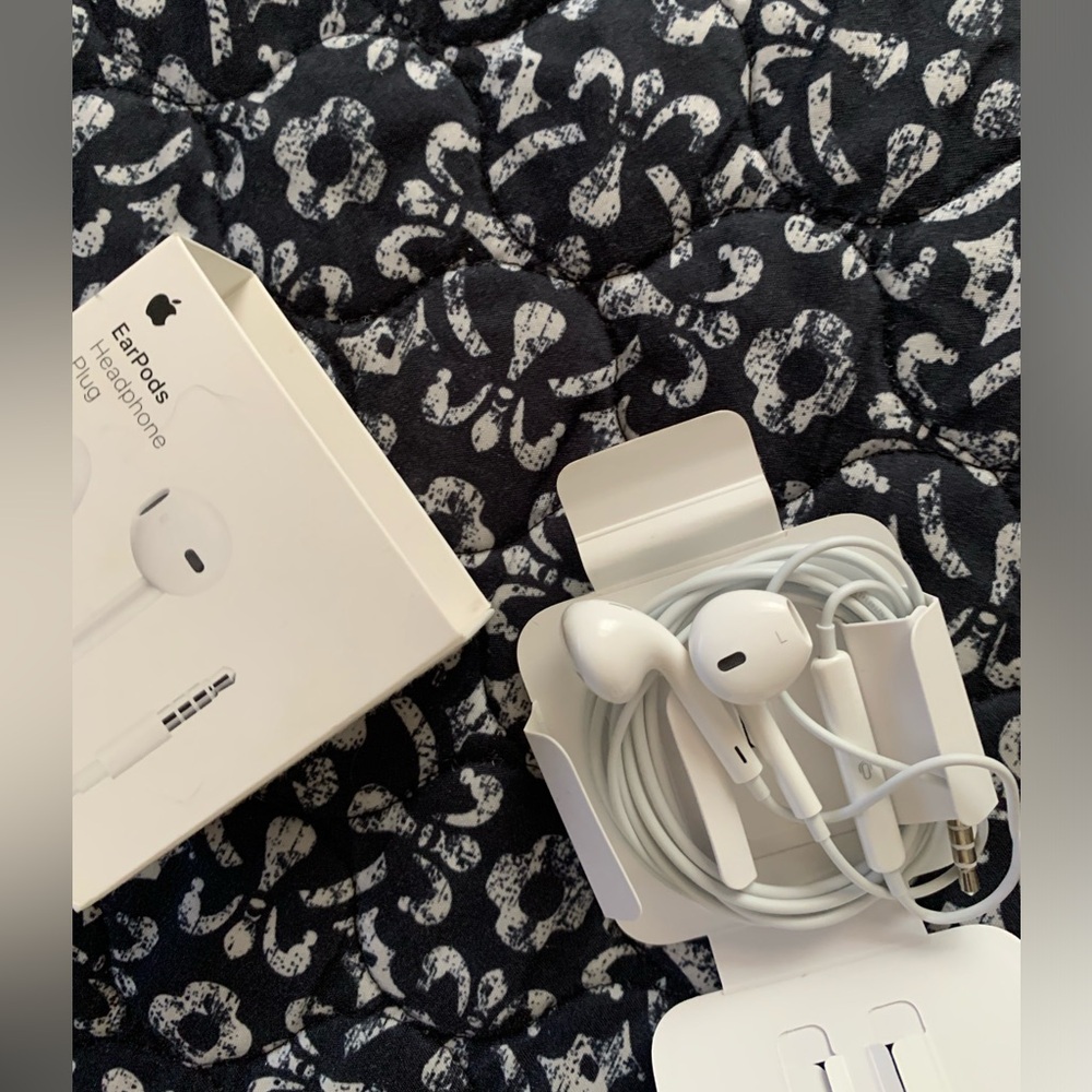 Apple Ear Pods
